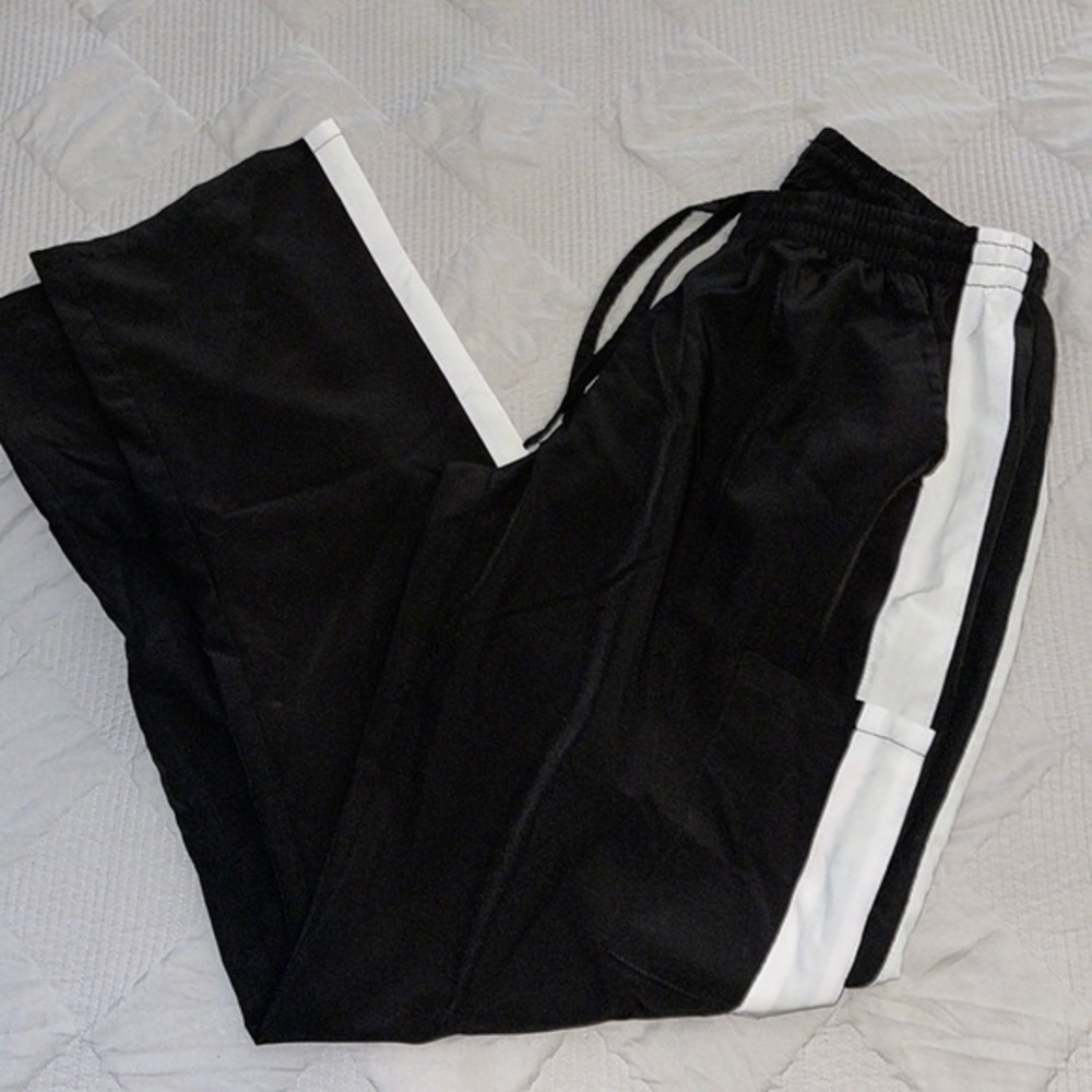 NWOT medium Scrubletics pants